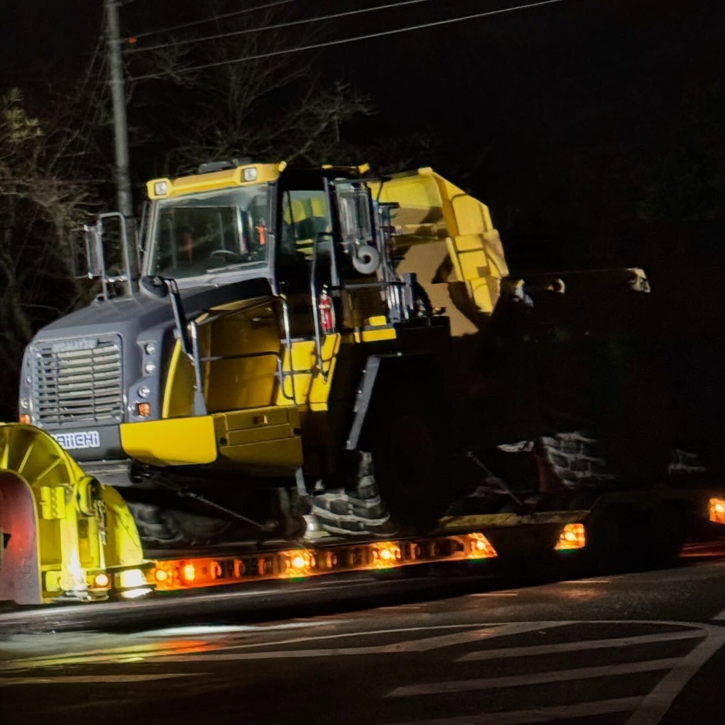 土日:週休2日休み実施

‍♂️▷︎ict建機オペレータ＋重機オペレータ5名

🚛▷︎大型ダンプドライバー　1名

🦺▷︎現場監督　　3名

🛠▷︎土木作業員　　5名

▷︎好業績＋高待遇︎

🤝▷︎下請業者様or協力業者様募集中︎

️好業績により随時求人募集中‍♂️

《募集要項》
採用形態  正社員
社会保健完備
賞与〈3回〉うち決算賞与1回
勤務地　　静岡県西部
勤務時間　8:00〜17:00
休日休暇  毎週土曜日　日曜日
　　GW 夏季休暇　年末年始　有給休暇
福利厚生　
資格所得補助有り
︎若手活躍しています
︎女性も活躍しています

　　第一建設は未来現場で盛々働いています
　　静岡県内でICT建機を保有しており
　　正確で早い工事が自慢です。

　　詳しくはこちら
　　@daiichi64

　　有限会社 第一建設
　　静岡県磐田市緑ヶ丘1番9号
　　0538-33-8015

　　地域を守り地図に載る大きな仕事に
興味がある方はDMにてメッセージください
　　︎一緒に未来現場で働く仲間募集中︎

未経験者の方でも興味頂けましたら気軽にご連絡コメントお待ちしております️
DM・LINE・TELでもご連絡いただけます
⛑詳細はHPへ⛑
https://recruit.daiichikensetsu.jp/