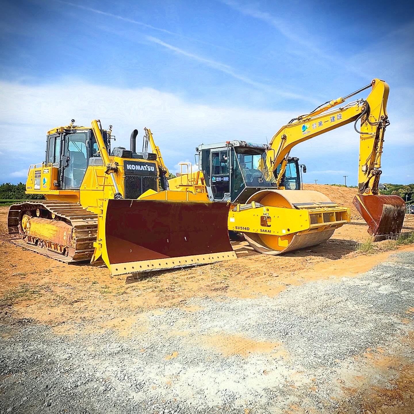 ict施工
︎-——キリトリ———︎
求人情報
♂️▷︎ict建機オペレータ+重機オペレータ5名
🚛▷︎大型ダンプドライバー 1名
🦺▷︎現場監督 2名
🛠▷︎土木作業員 2名
▷︎好業績+高待遇︎
🤝▷︎下請業者様or協力業者様募集中︎
️好業績により随時求人募集中♂️
《募集要項》
採用形態 正社員
社会保健完備
賞与〈3回〉うち決算賞与1回
勤務地 静岡県西部
勤務時間 8:00〜17:00
休日休暇 毎週土曜日 日曜日
GW 夏季休暇 年末年始 有給休暇
福利厚生
資格所得補助有り
︎若手活躍しています
︎女性も活躍しています
未経験者の方でも興味頂けましたら気軽にご連絡コメントお待ちしております️
DM・LINE・TELでもご連絡いただけます
⛑詳細はHPへ⛑
www.daiichikensetu.jp/
@daiichi64
有限会社 第一建設
=====================
#未来現場 #ict施工 #第一建設 静岡県 高度技術提供
コマツ コマツ建機 ict建機
komatsu drone machinecontrol 3Ddata 設計データ
trackingmanagementsystem
intelligentmachinecontrol
D37pxi
D65PXi
200i
200LCi
ict施工を積極的に推進
作業効率と生産性向上
常に挑戦
負けない気持ち
唯一無二
日本の土木をカッコ良く